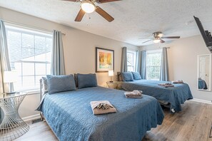 4 bedrooms, iron/ironing board, WiFi, bed sheets - Heated & Comfy! | Offstreet Parking (Atlanta)