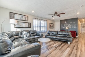 Smart TV - Warm & Cozy! | Off-street Parking (Atlanta)