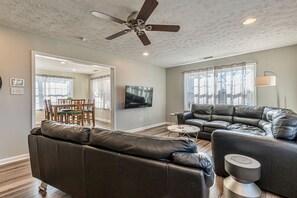 Interior - Warm & Cozy! | Off-street Parking (Atlanta)