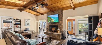 Hilltop Haven by the Lake