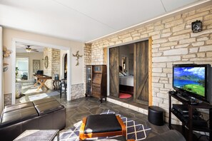 4 makuuhuonetta, silitysrauta/-lauta, vauvan matkasänky, ilmainen Wi-Fi