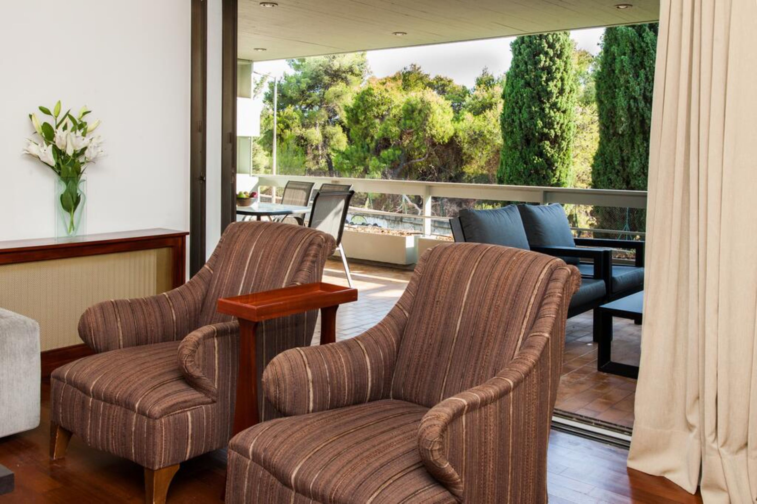 Deluxe-Apartment | Wohnzimmer | 32-Zoll-Flachbildfernseher mit Kabelempfang, Fernseher