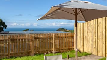 2 Bedroom Standard Apartment with Seaview Garden | Living area