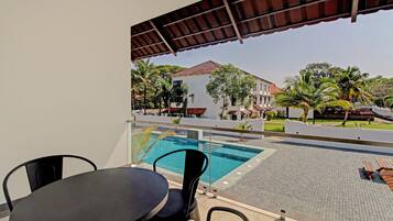 Premium Room | Desk, iron/ironing board, free WiFi, bed sheets