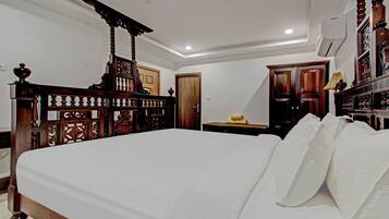 Premium Room | Desk, iron/ironing board, free WiFi, bed sheets