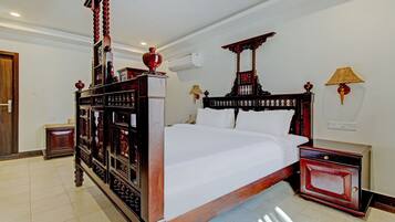 Premium Room | Desk, iron/ironing board, free WiFi, bed sheets