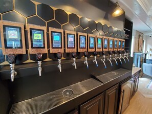 Bar (trong khuôn viên)