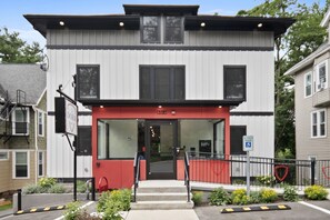 Mặt tiền nơi lưu trú