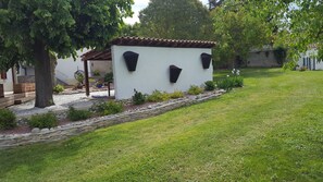 Property grounds - MANSION IN TRANSFORMING GITE (pomas)