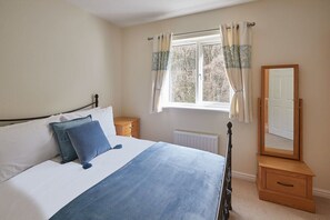 2 bedrooms, free WiFi, bed sheets, wheelchair access