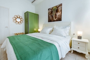3 bedrooms, iron/ironing board, travel crib, WiFi