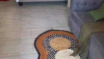 3 habitaciones, tabla de planchar con plancha, wifi y ropa de cama