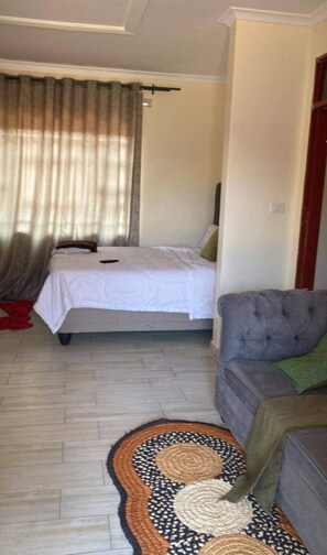 3 slaapkamers, een strijkplank/strijkijzer, wifi, beddengoed