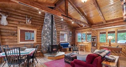 The Bears Den Dakota Dream B&B. Secluded, Close to Custer, Great Breakfast!