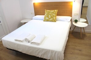 2 chambres, fer et planche à repasser, lit parapluie, Wi-Fi gratuit