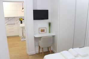 2 habitaciones, tabla de planchar con plancha y cuna de viaje 
