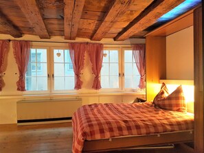 Schreibtisch, Bügeleisen/Bügelbrett, kostenloses WLAN, Bettwäsche