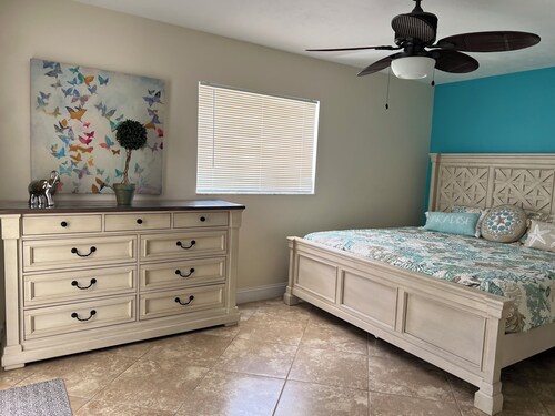 **Heated pool, walk/bike to beach, kid & pet friendly**