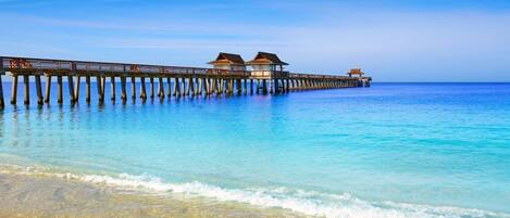 Beach nearby, sun loungers, beach towels