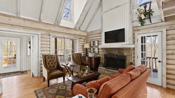 Téléviseur connecté, foyer, table de ping-pong, bureau