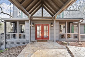 Exterior detail - Summer specials - Five Bears in Big Canoe offers 6 beds, 3.5 baths, 8 guests (Jasper)