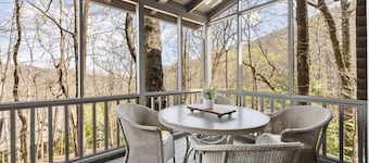 Summer specials - Five Bears in Big Canoe offers 6 beds, 3.5 baths, 8 guests