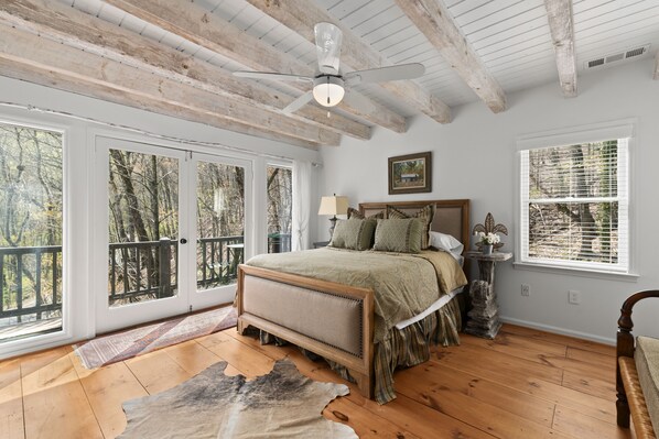 4 bedrooms, iron/ironing board, free WiFi, bed sheets