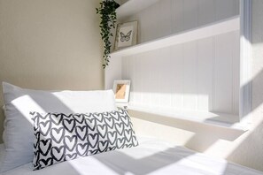 3 bedrooms, WiFi, bed sheets - Abigail's Cottage, Wickham Market (Wickham Market)