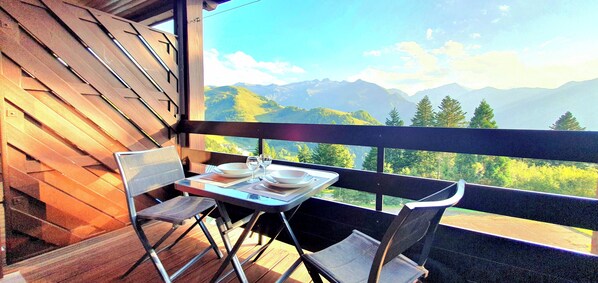 Outdoor dining - A haven of peace in the heart of the Pyrenees (ustou)