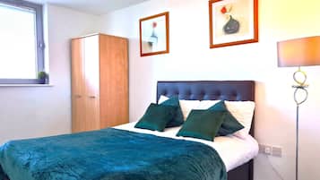 2 habitaciones, escritorio, tabla de planchar con plancha y wifi gratis