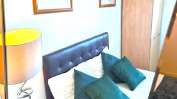 City Apartment | 2 bedrooms, desk, iron/ironing board, free WiFi