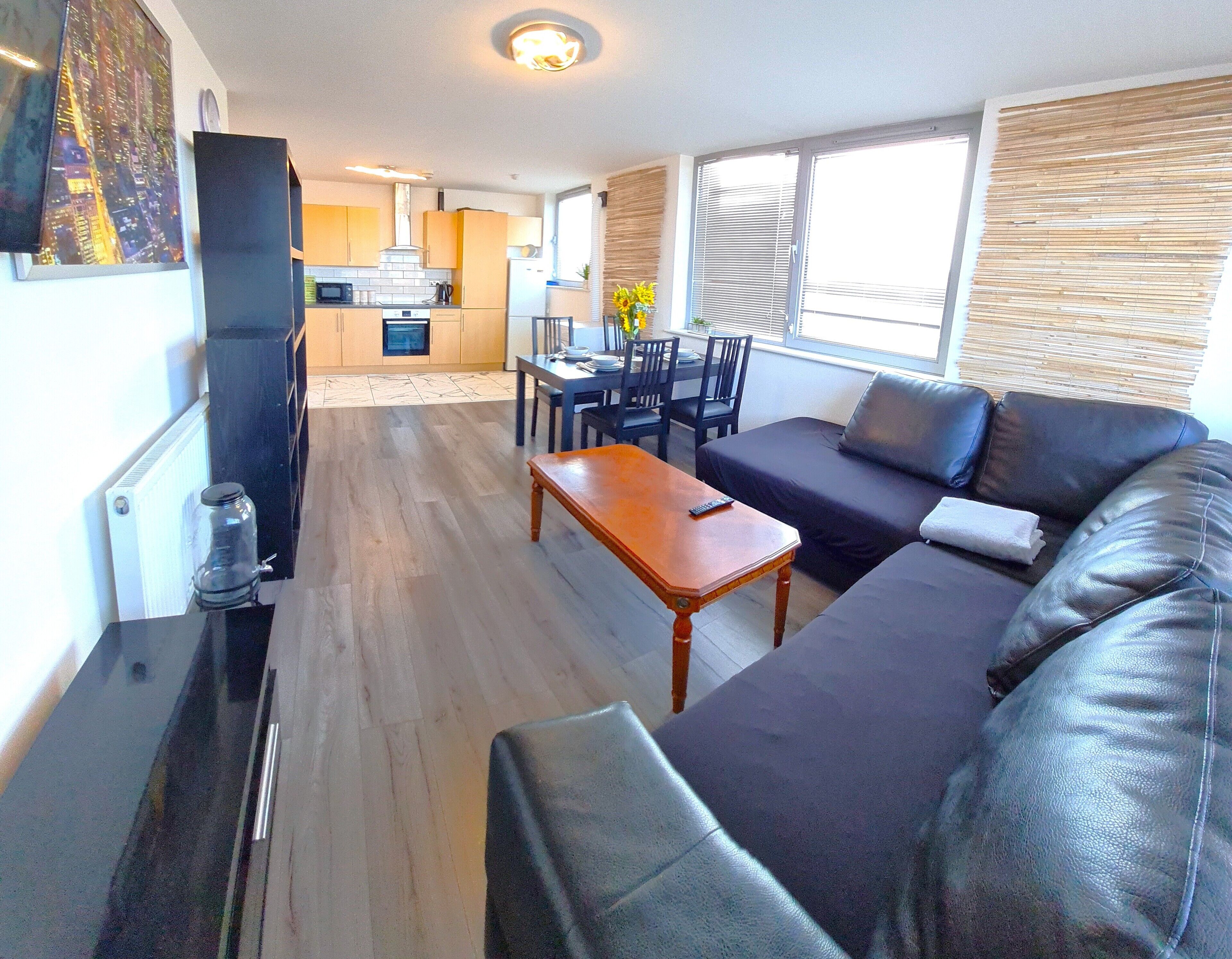 City Apartment | Private kitchen | Fridge, microwave, oven, stovetop