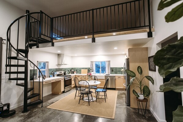 Fully equipped kitchen, with everything you’ll need. 
