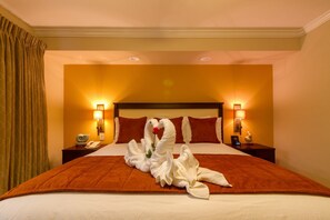 2 bedrooms, in-room safe, desk, iron/ironing board