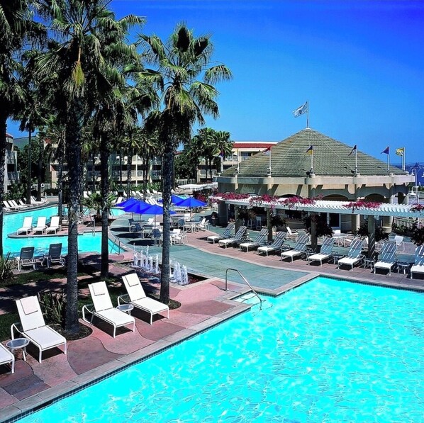 Outdoor pool, a heated pool