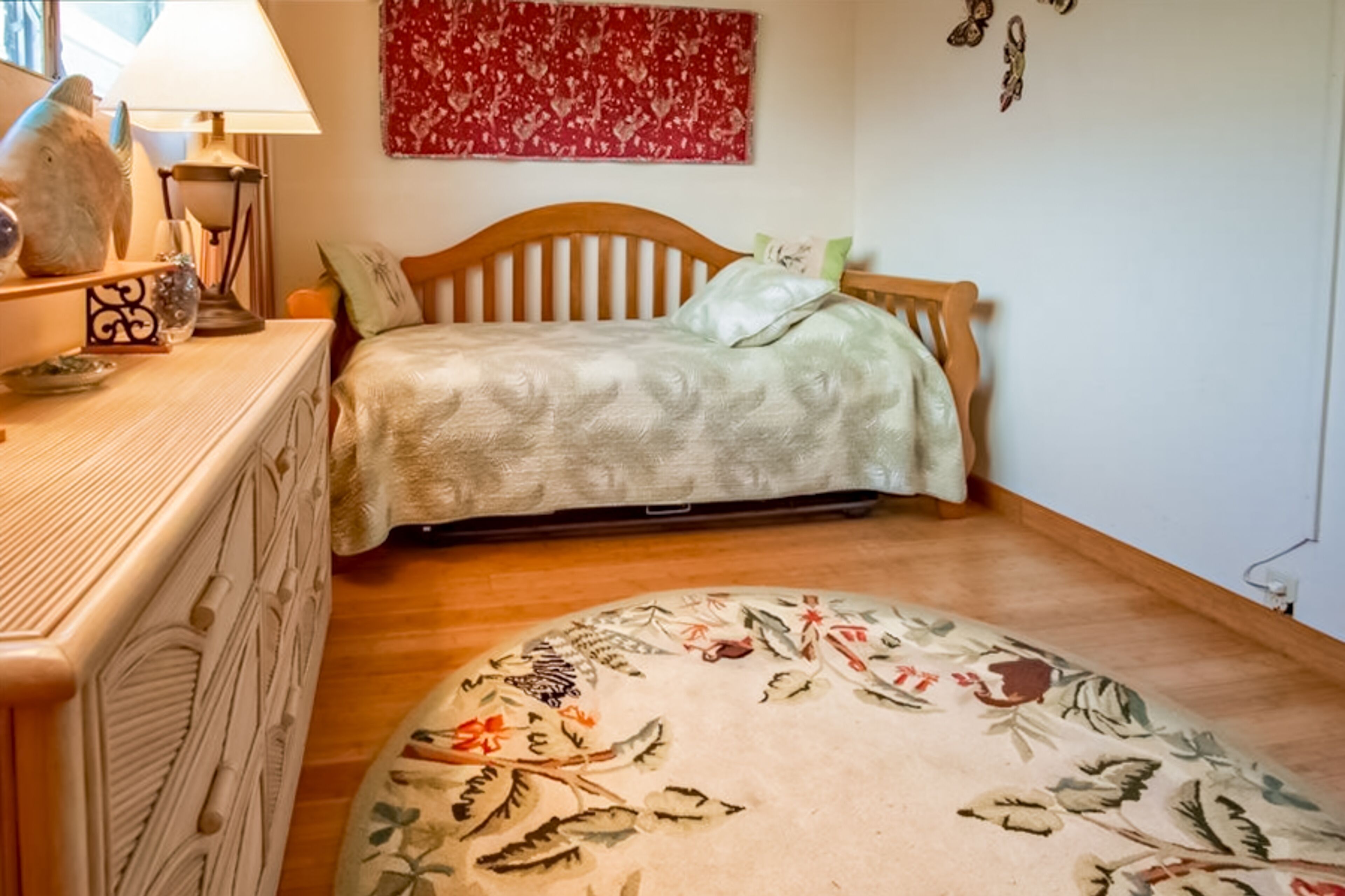 2 bedrooms, iron/ironing board, internet, bed sheets