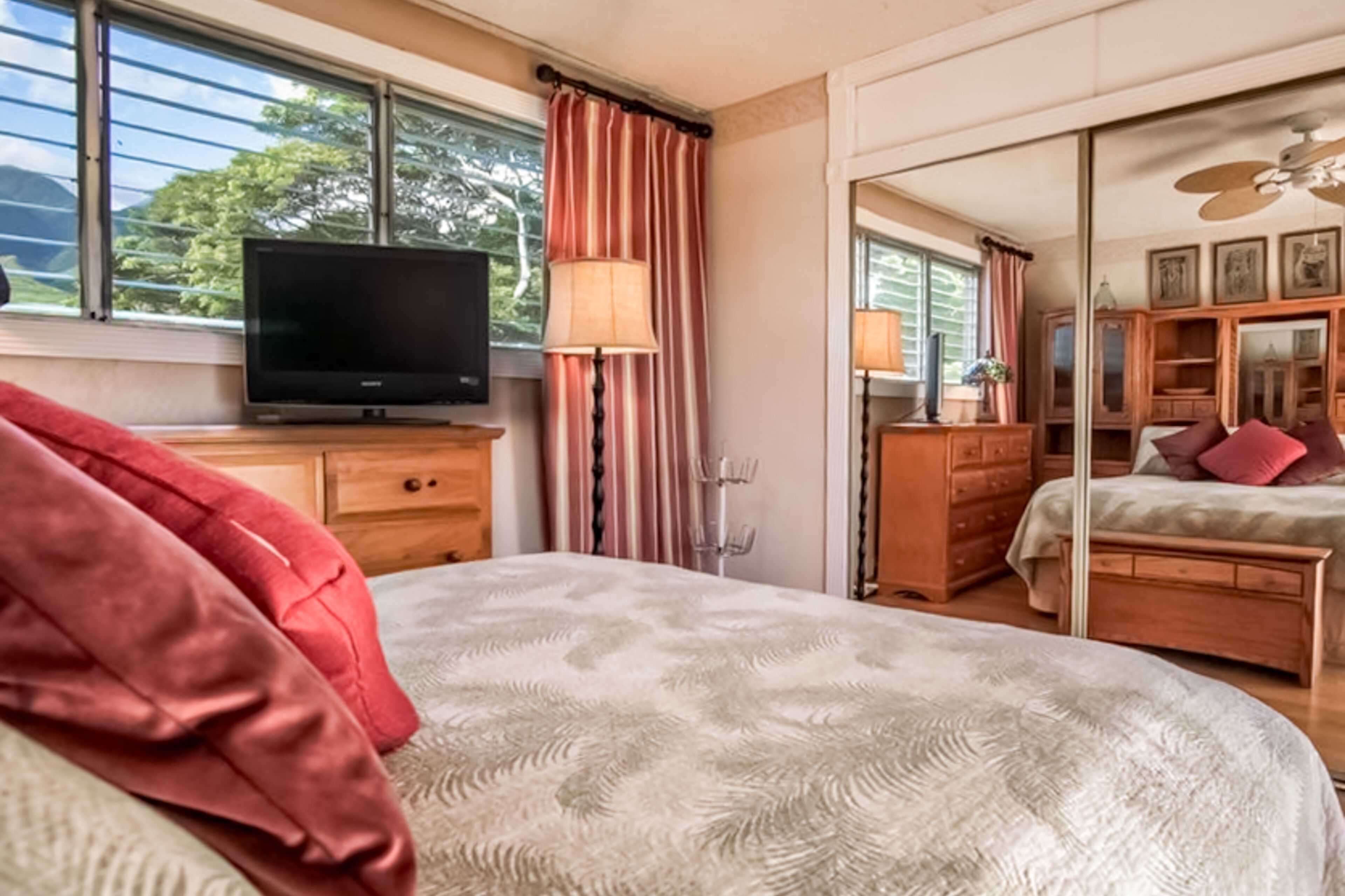 2 bedrooms, iron/ironing board, internet, bed sheets