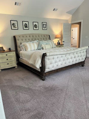 6 bedrooms, desk, iron/ironing board, free WiFi