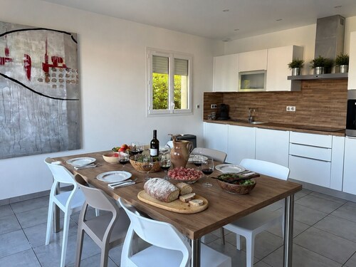 MODERN VILLA WITH PRIVATE POOL 10 MINUTES WALK FROM THE SEA