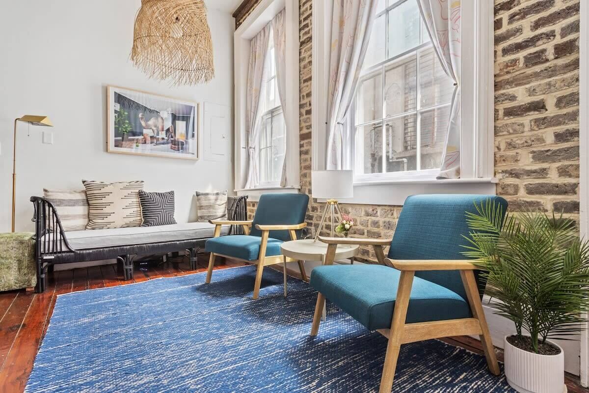 Televisión y oficina 