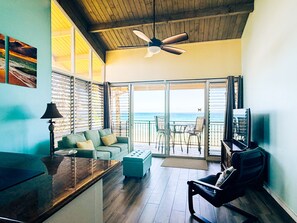 Smart TV - Oceanfront well-stocked home 20 ft from the ocean to relax and recharge (Lahaina)