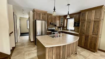 Køleskab, mikrobølgeovn, ovn, kogeplade