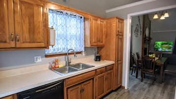Fridge, microwave, stovetop, dishwasher