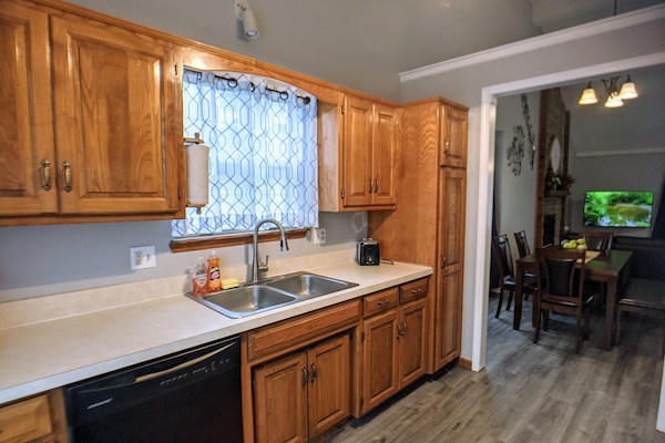 Fridge, microwave, stovetop, dishwasher