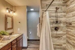 Bathtub, hair dryer, towels - Annie Creek Lodge – Hot tub, game loft, fireplaces & stunning views! (Lead)