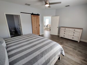 3 間睡房、熨斗/熨衫板、免費 Wi-Fi、床單