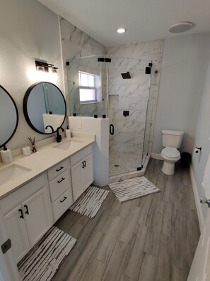 花灑/浴缸組合、風筒、提供毛巾、番梘