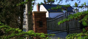 House with 5 Double bedrooms including large family room,4 Bathrooms, Gym &patio