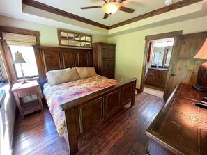 3 habitaciones, tabla de planchar con plancha, wifi y ropa de cama 