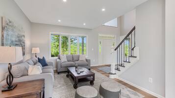 Smart TV, fireplace, ping pong, books